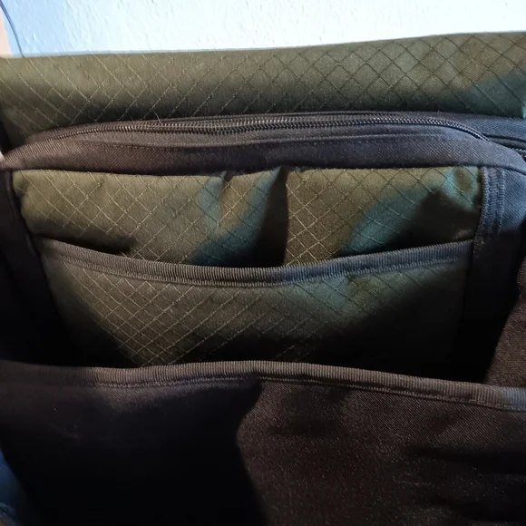 Duluth Trading Company Bag Cab Commander 2 Messenger - Picture 8 of 10